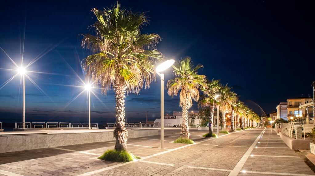 Marina di Cecina Livorno Vista del viale a mare al tramonto